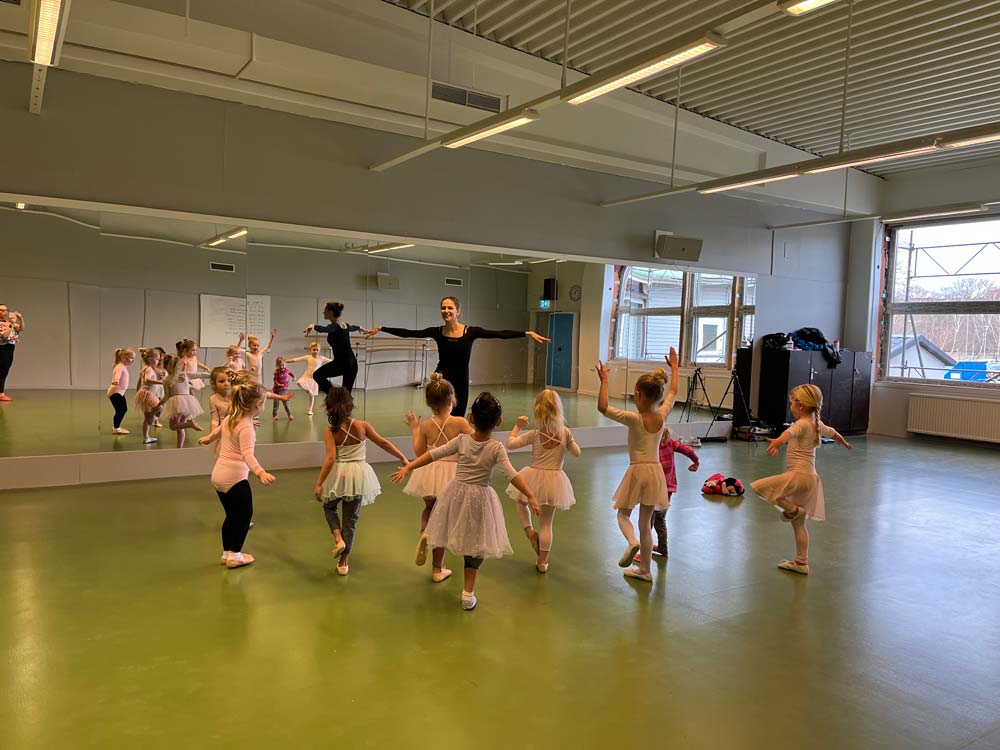 Barn på balettkurs
